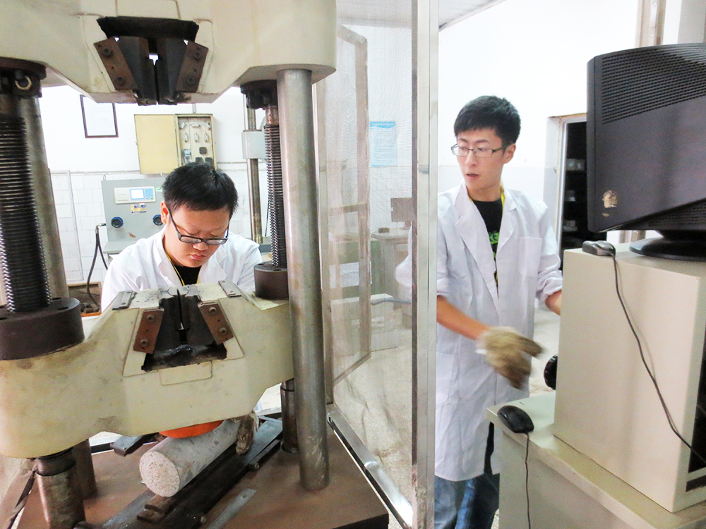 水泥混凝土芯樣劈裂強度實驗